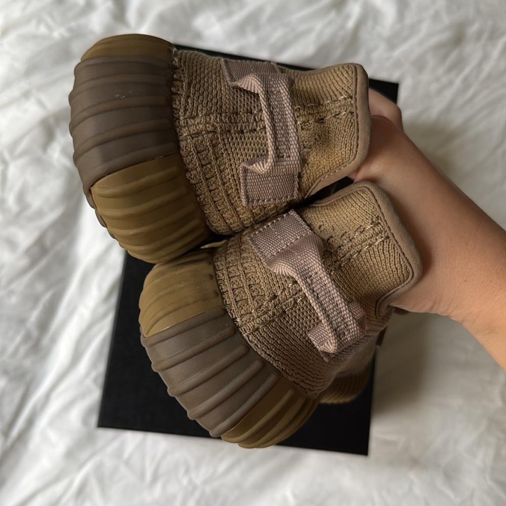 adidas Yeezy Boost 350 V2 Earth - Picture 4 of 7